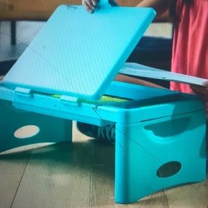 Foldable lap and travel desk